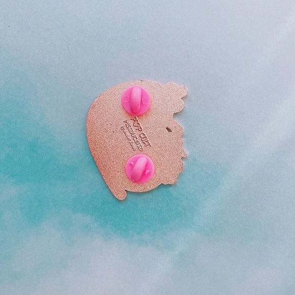 Giant African Land Snail Kawaii Cake Pin - Picture 2 of 2